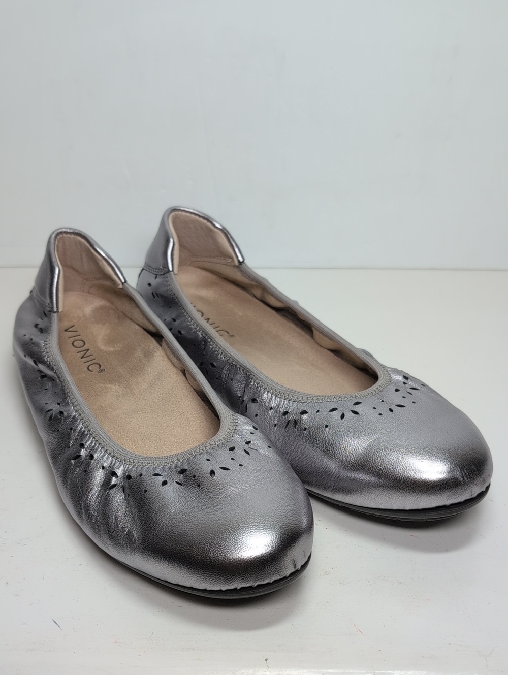 Vionic Geneva metal ballet silver flats women's size 8 EU 39